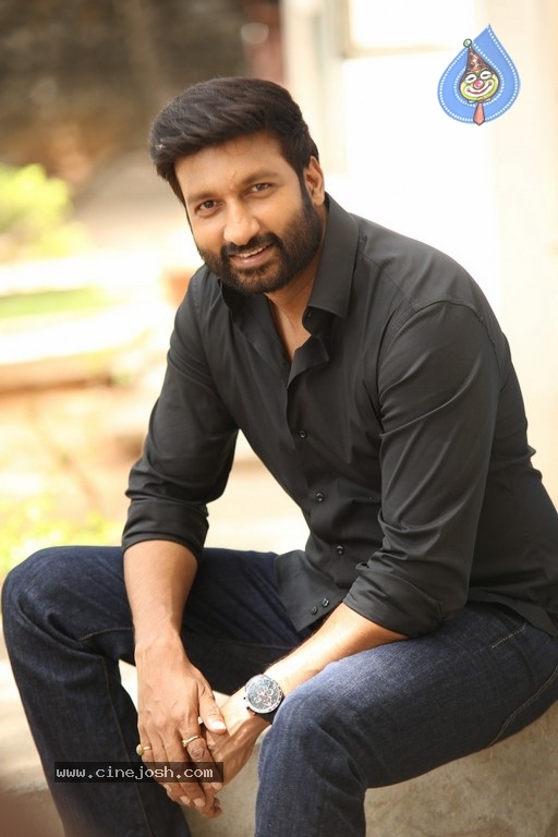 Gopichand New Stills - 18 / 20 photos