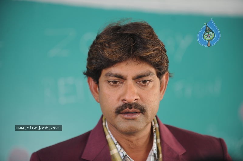 Jagapathi Babu in Pravarakhyudu Movie Stills - 15 / 30 photos