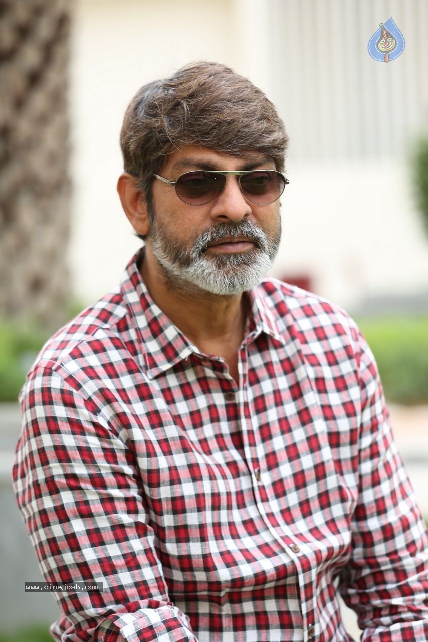 Jagapathi Babu New Photos - 4 / 32 photos