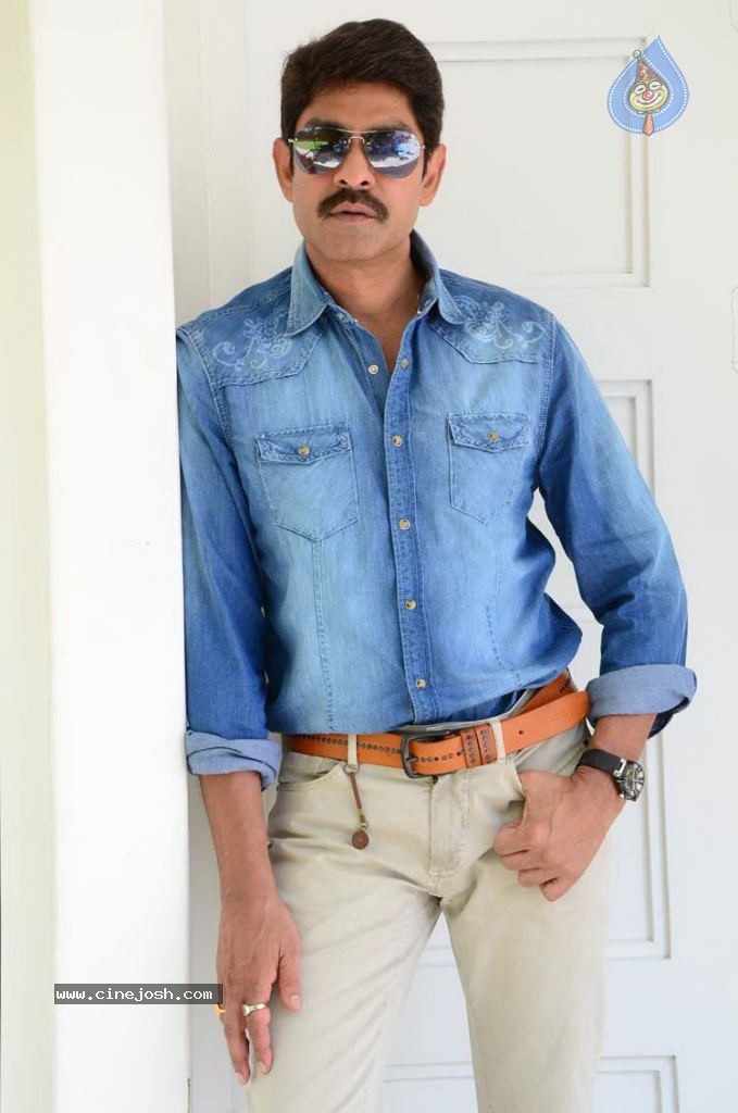 Jagapathi Babu New Stills - 4 / 59 photos