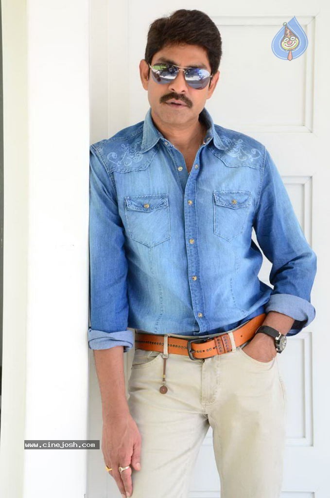 Jagapathi Babu New Stills - 20 / 59 photos