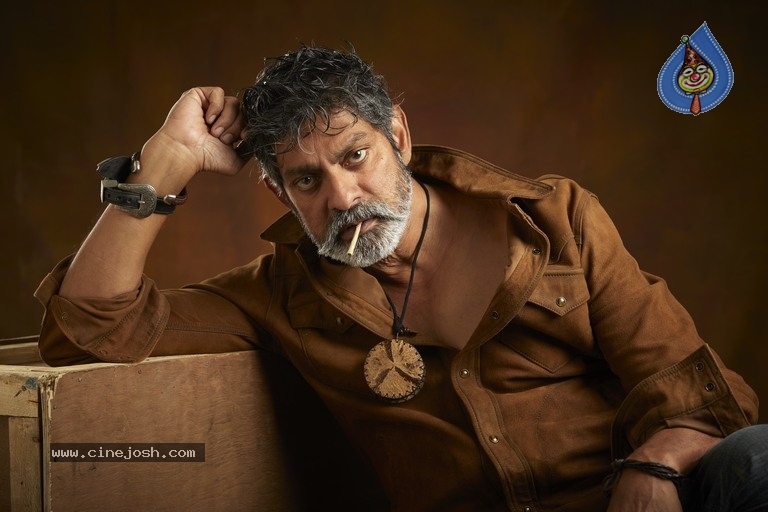 Jagapathi Babu New Stills - 4 / 25 photos