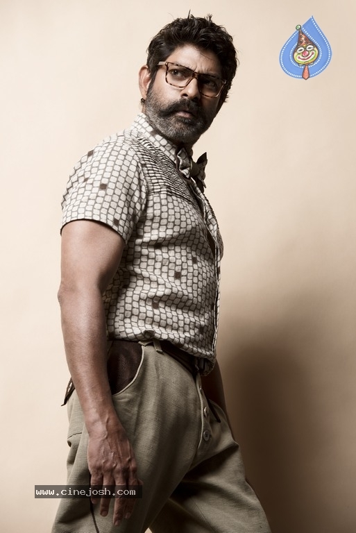 Jagapathi Babu New Stills - 8 / 25 photos