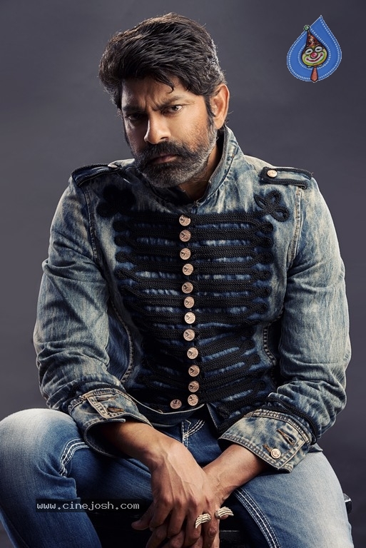 Jagapathi Babu New Stills - 12 / 25 photos