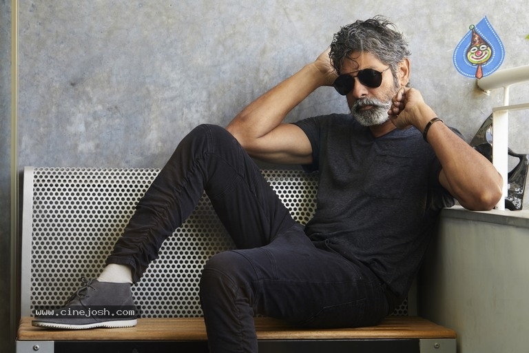 Jagapathi Babu New Stills - 14 / 25 photos