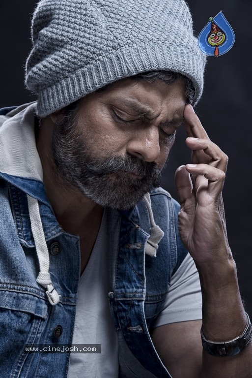 Jagapathi Babu New Stills - 17 / 25 photos