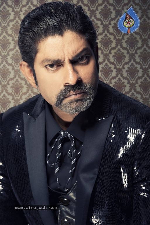 Jagapathi Babu New Stills - 18 / 25 photos