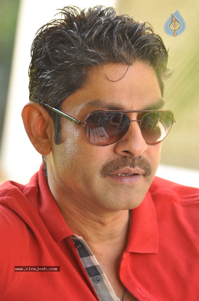 Jagapathi Babu New Stills - 5 / 59 photos
