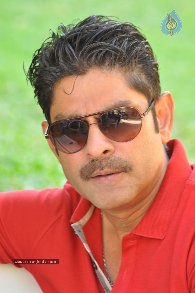 Jagapathi Babu New Stills - 10 / 59 photos