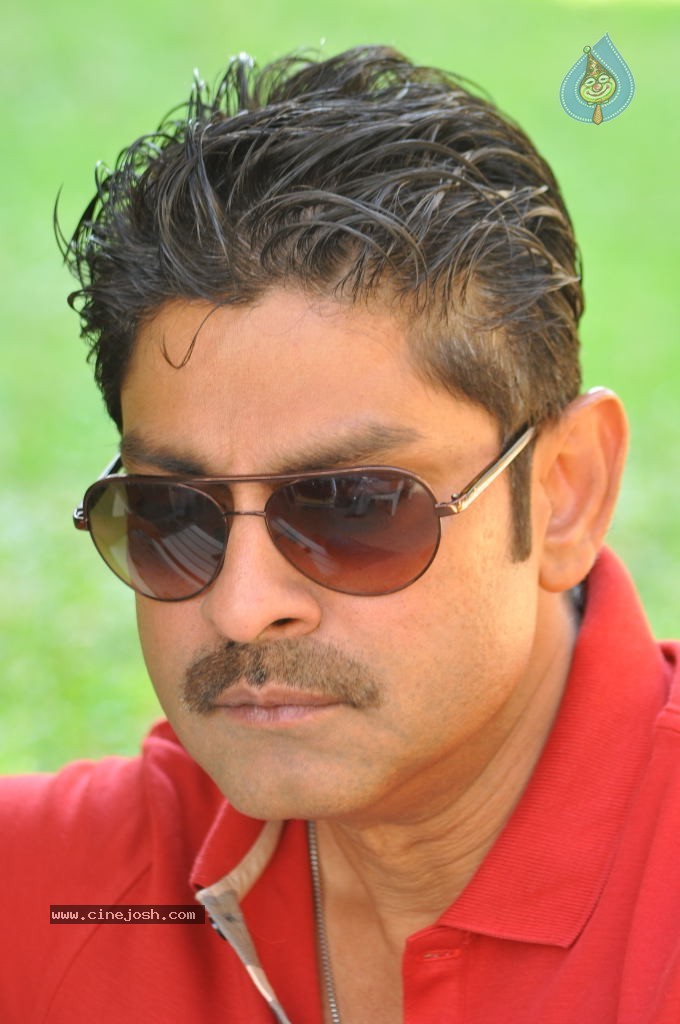 Jagapathi Babu New Stills - 11 / 59 photos