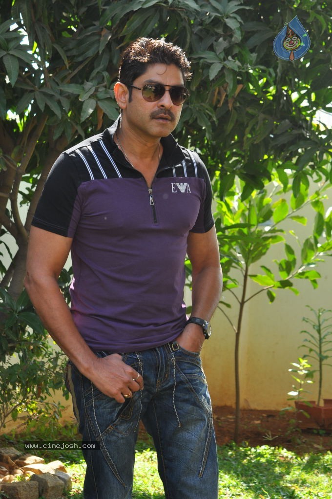 Jagapathi Babu New Stills - 15 / 59 photos