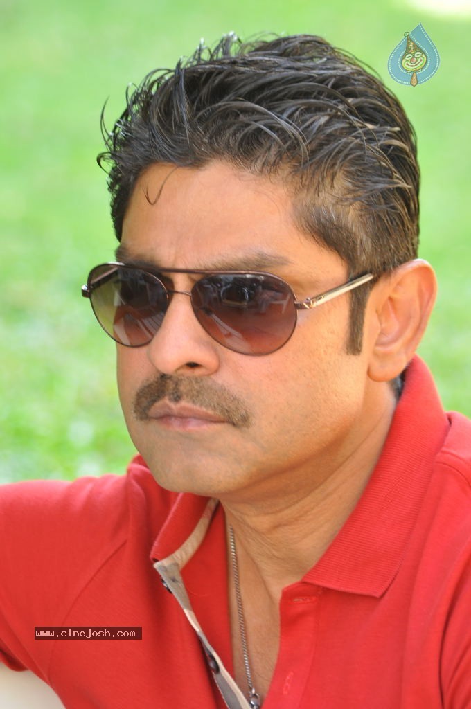 Jagapathi Babu New Stills - 17 / 59 photos