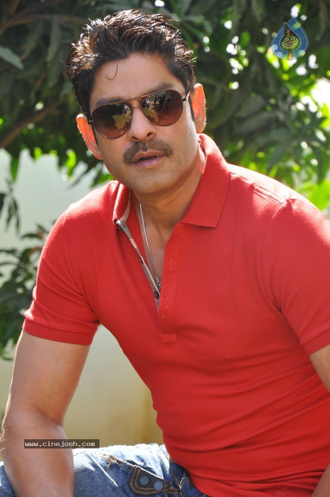 Jagapathi Babu New Stills - 20 / 59 photos