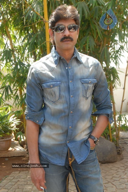 Jagapathi Babu Stills - 11 / 36 photos