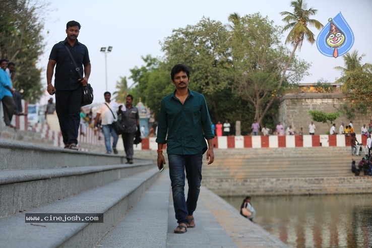 Jiiva Stills - 9 / 38 photos