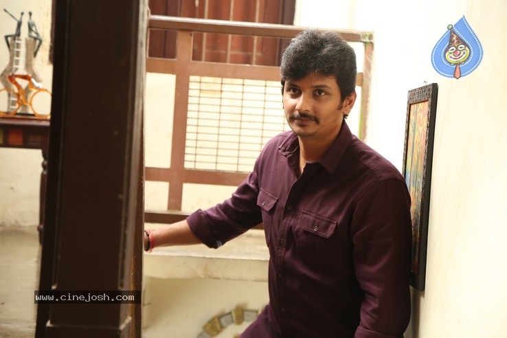 Jiiva Stills - 37 / 38 photos