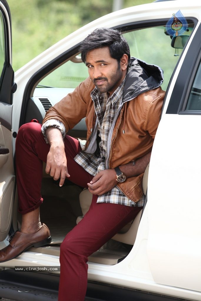 Manchu Vishnu New Stills - 3 / 4 photos