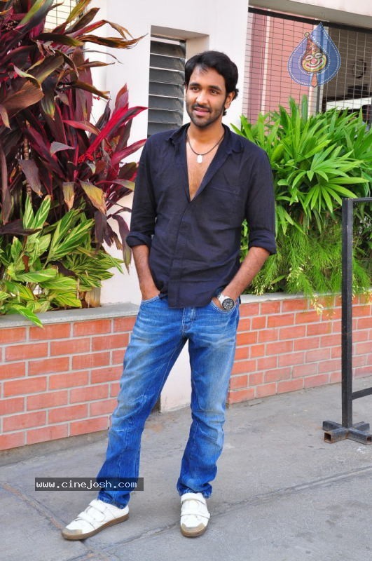 Manchu Vishnu Stills - 9 / 29 photos