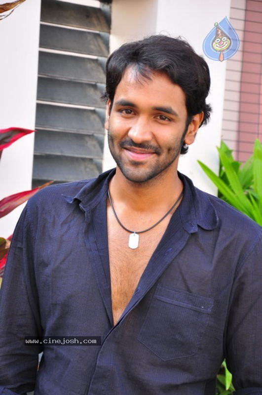 Manchu Vishnu Stills - 10 / 29 photos