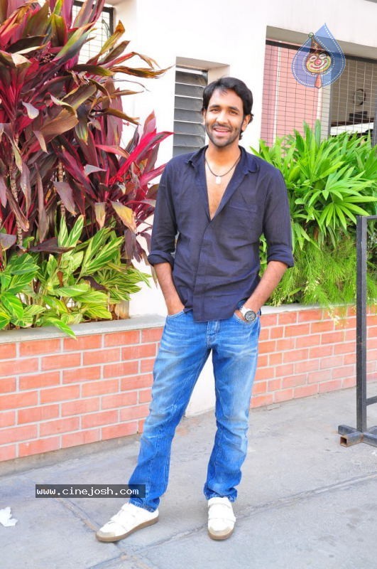 Manchu Vishnu Stills - 12 / 29 photos