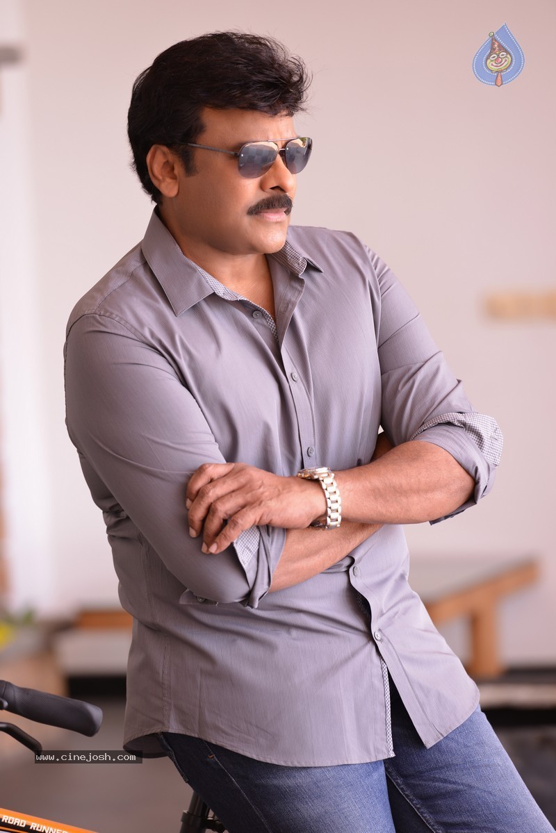 Mega Star Chiranjeevi New Look - 15 / 18 photos