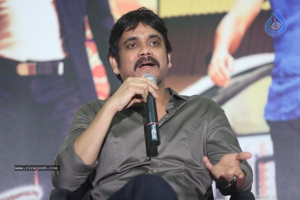 Nagarjuna Interview Stills - 86 / 109 photos