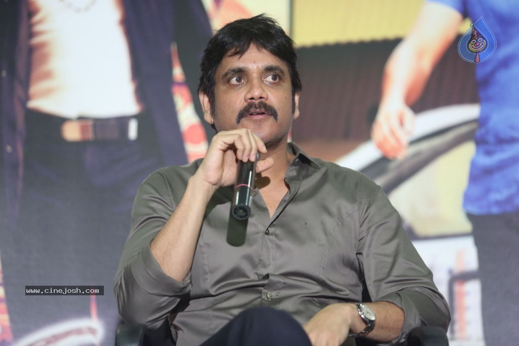 Nagarjuna Interview Stills - 97 / 109 photos