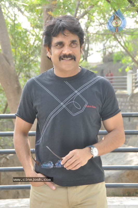 Nagarjuna Solo Stills - 20 / 58 photos