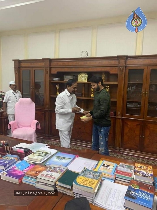 Nithin Meets KCR - 1 / 5 photos