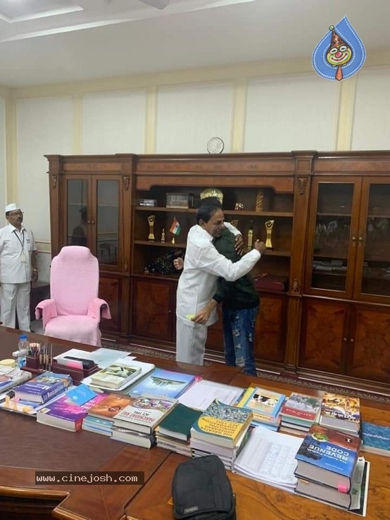 Nithin Meets KCR - 5 / 5 photos