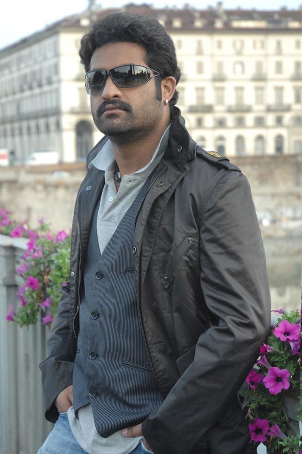 Jr NTR In Adurs - 20 / 43 photos