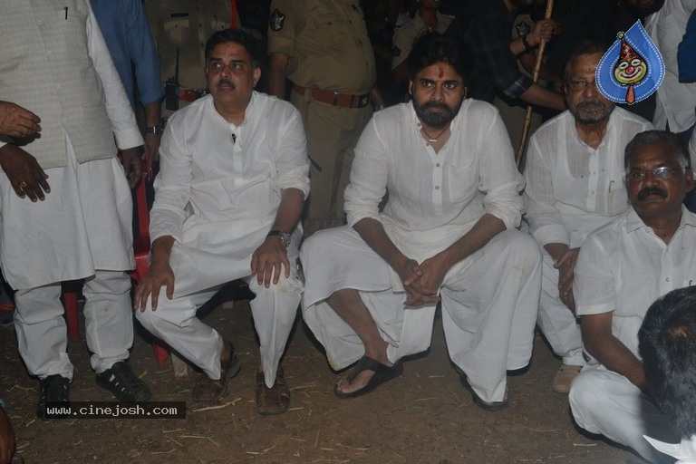 Pawan Kalyan Celebrates Sankranthi In Tenali - 3 / 39 photos