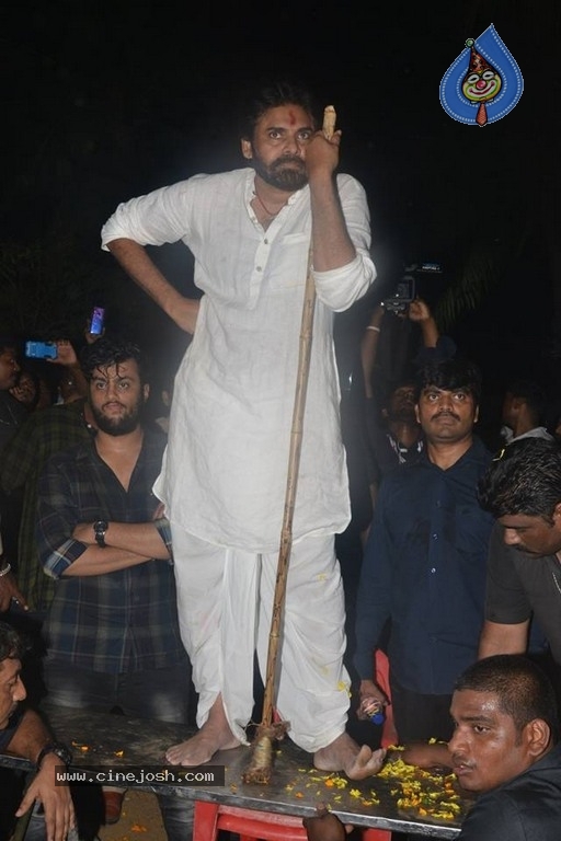 Pawan Kalyan Celebrates Sankranthi In Tenali - 16 / 39 photos