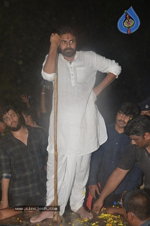 Pawan Kalyan Celebrates Sankranthi In Tenali - 22 / 39 photos