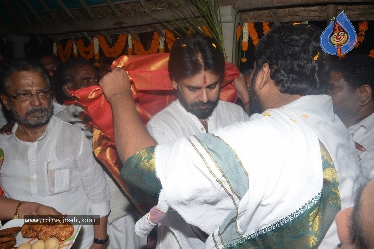 Pawan Kalyan Celebrates Sankranthi In Tenali - 28 / 39 photos