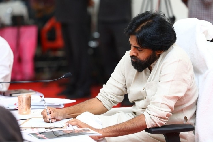 Pawan Kalyan in Janasena Meeting - 5 / 31 photos
