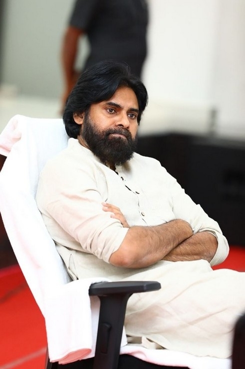 Pawan Kalyan in Janasena Meeting - 20 / 31 photos