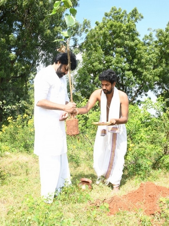 Pawan Kalyan Latest Stills - 14 / 33 photos