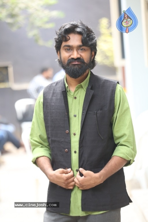 Rahul Ramakrishna Photos - 5 / 14 photos