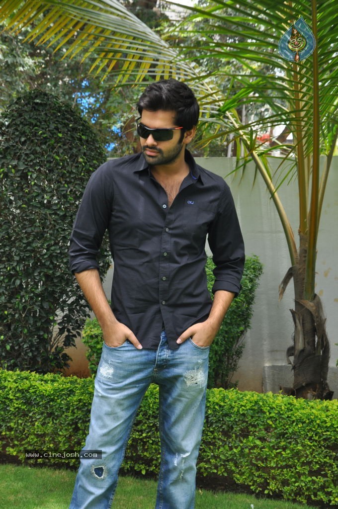 Ram Stills - 25 / 55 photos