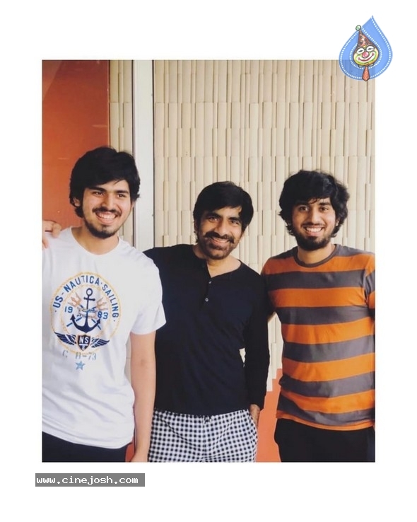 Ravi Teja Family Pics - 2 / 3 photos