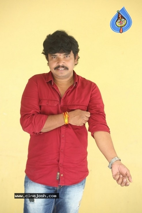 Sampoornesh Babu Interview Pics - 4 / 18 photos