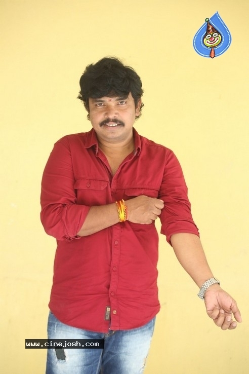 Sampoornesh Babu Interview Pics - 13 / 18 photos