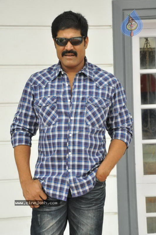 Srihari New Stills - 3 / 28 photos