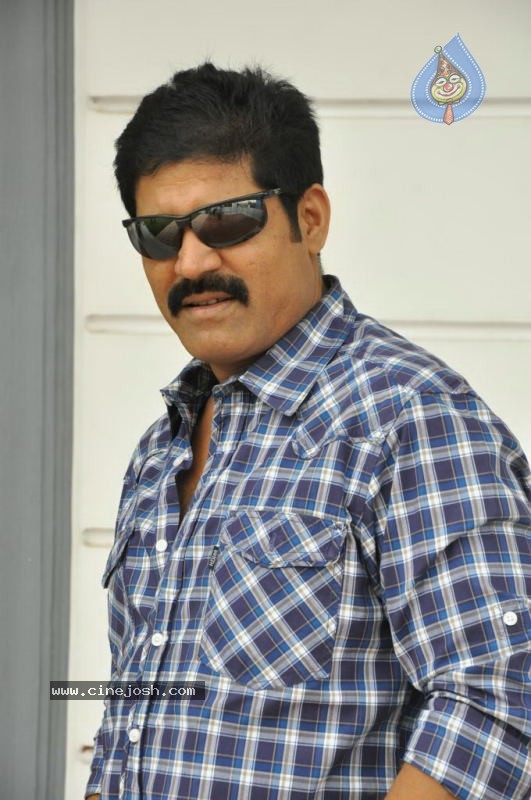 Srihari New Stills - 4 / 28 photos