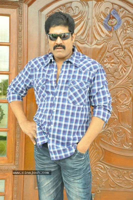 Srihari New Stills - 10 / 28 photos