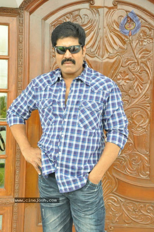 Srihari New Stills - 12 / 28 photos