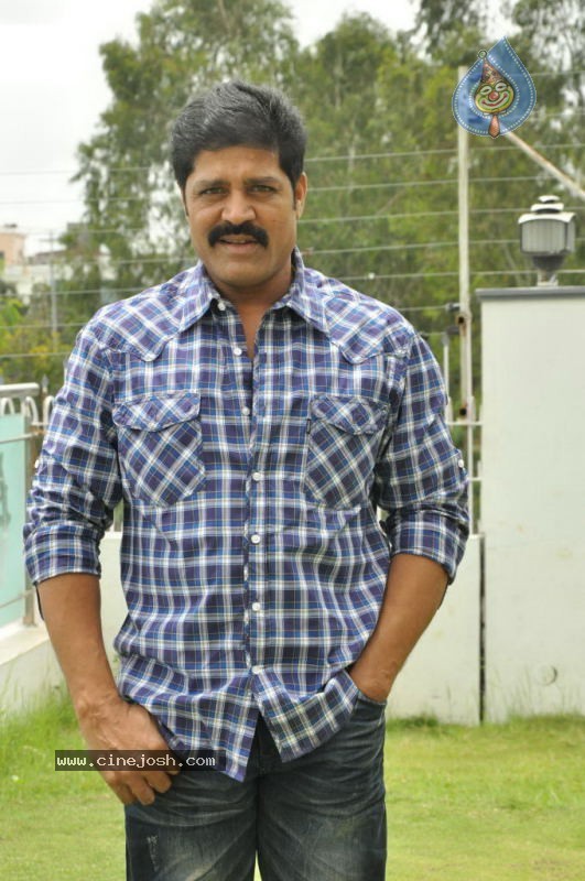 Srihari New Stills - 13 / 28 photos