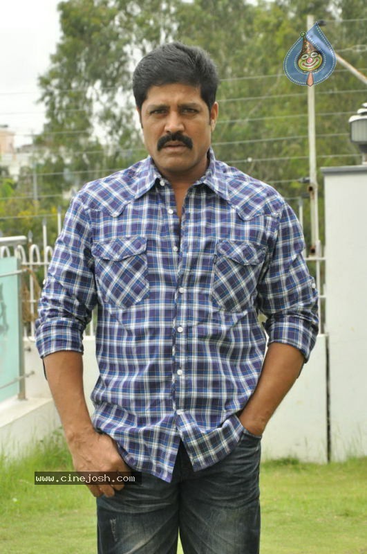 Srihari New Stills - 14 / 28 photos