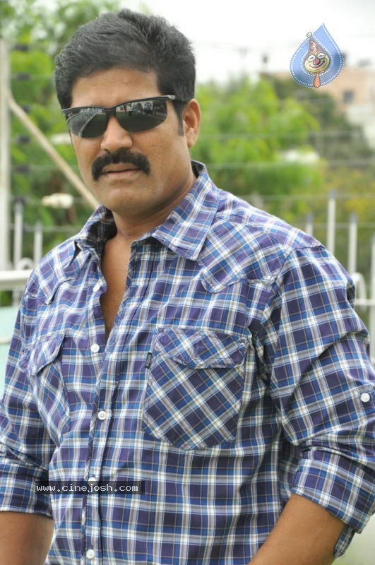 Srihari New Stills - 15 / 28 photos